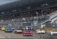 Wilde Mustangs am Nürburgring - 01 Rennstart der Supersportwagen beim GT Masters