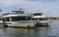 Fahrzeuge, Wasserfahrzeuge - Kreuzfahrtschiffe  Deutschland 05.JPG