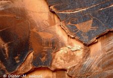 Nachrichten auf Stein im Westen der USA - Mystery Valley.JPG