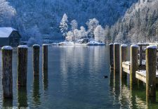 Unterwegs am Königssee - Frostige Winteridylle am Schiffsanleger.JPG