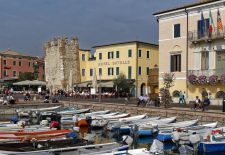 Malerische Orte am Gardasee - Bardolino, Hafen mit Promenade
