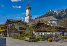 Germisch-Partenkirchen - Pfarrkirche St. Martin mit Bücherei in Garmisch