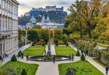 Salzburg Stadt - Schloss Mirabell mit Festungsanlage
