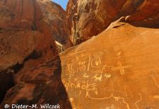 Nachrichten auf Stein im Westen der USA - Atlatl Rock, Valley of Fire SP.JPG