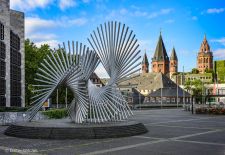 Mainz - Jockel-Fuchs-Platz mit Mainzer Dom