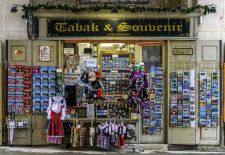 Salzburg Stadt - Souvenirgeschäft in den Dombögen