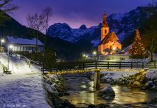Magic Moments in BAVARIA / Berchtesgaden - Christmas painters corner at the caharming church of St. Sebastian
