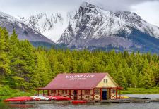 Impressionen aus WESTKANADA - Bootshaus am Maligne Lake
