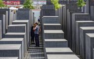 Berlin, Berlin - Innenstadt  Gedenkstätte für die ermordeten Juden 02.JPG