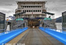 Auf dem Marine Highway in Alaska - MV Kennicott im Hafen von Whittier bereit zum Beladen.JPG