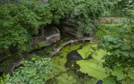 Rheinland-Pfalz, Eifel - Ernzen  Felsenweiher 03.JPG