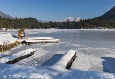 Rund um den Hintersee und Zauberwald - Der zugefrorene Hintersee in der Wintersonne.JPG