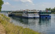 Fahrzeuge, Wasserfahrzeuge - Kreuzfahrtschiffe  Deutschland 01.JPG